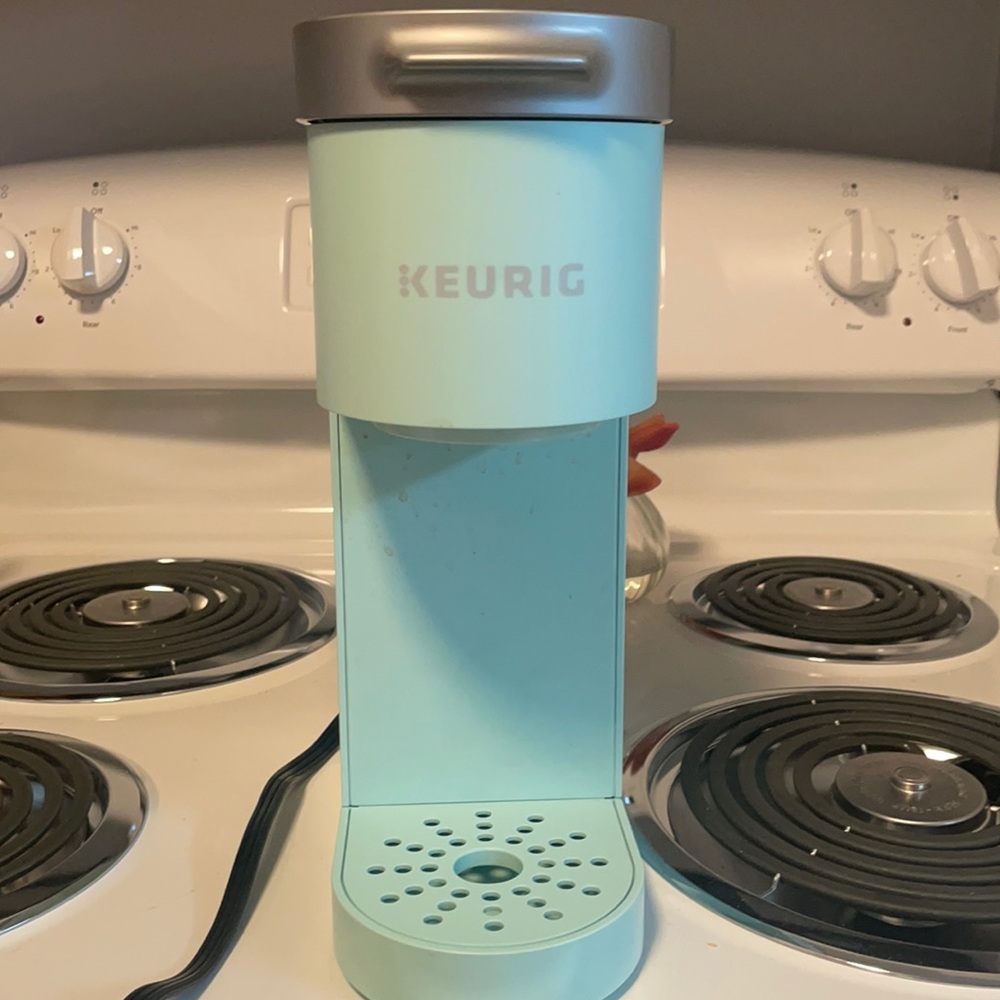 Mini Keurig coffee maker. Used once